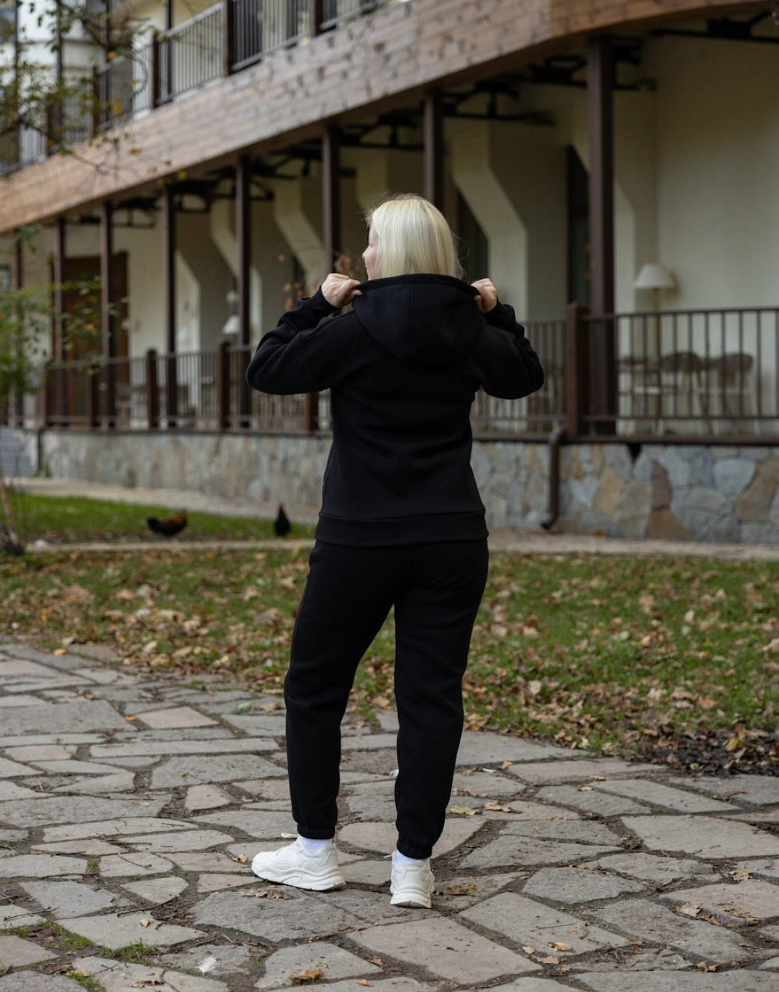 Зимовий  жіночий костюм на блискавці -  чорний