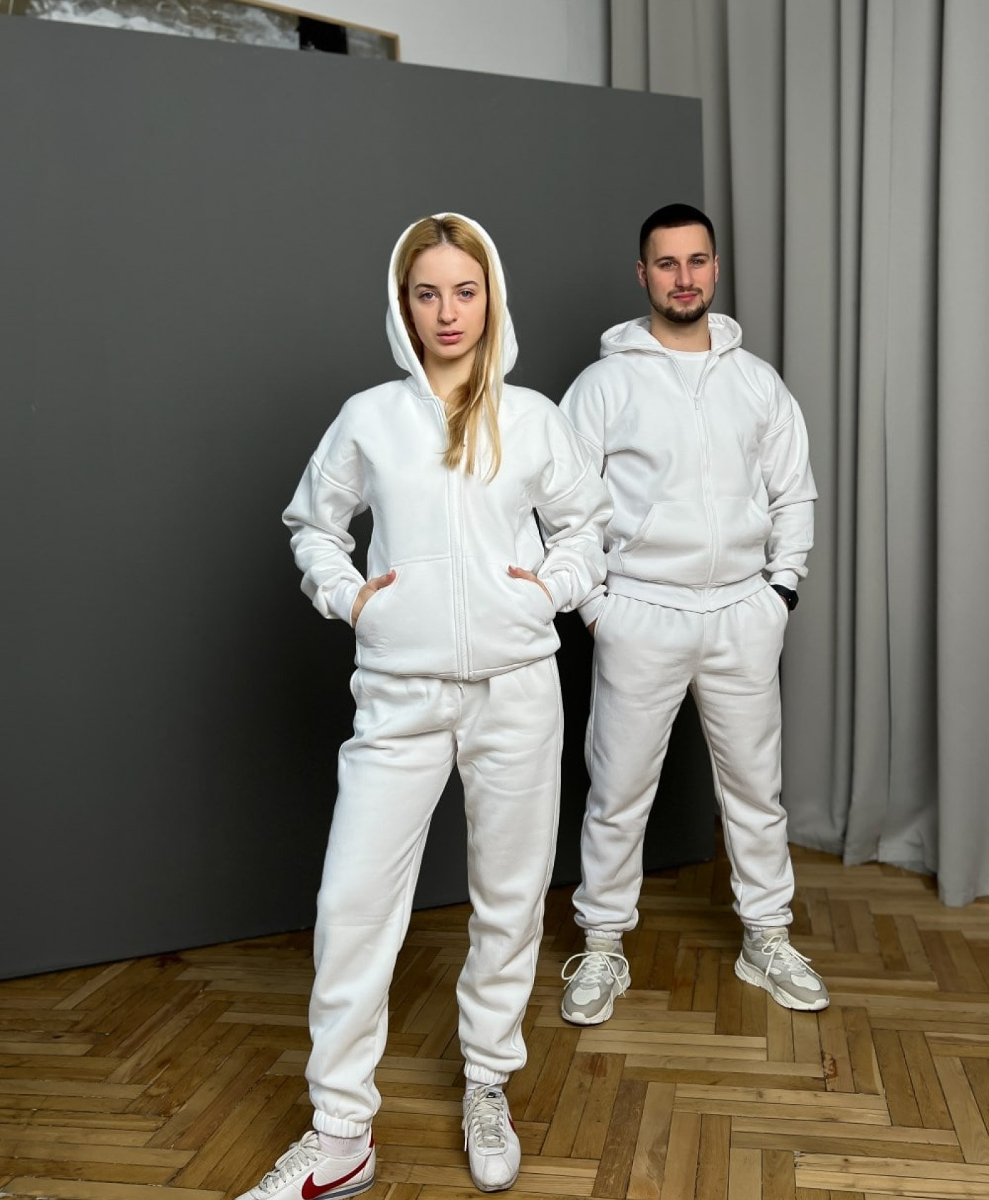 Парні костюми на блискавці - білий